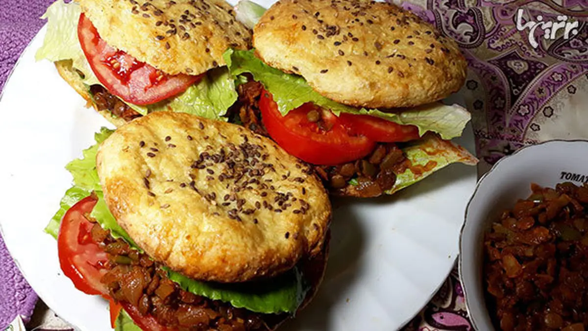 افطاری روز بیست‌و‌پنجم ماه رمضان؛ اسلوپی جو و نان برگر سیب‌زمینی