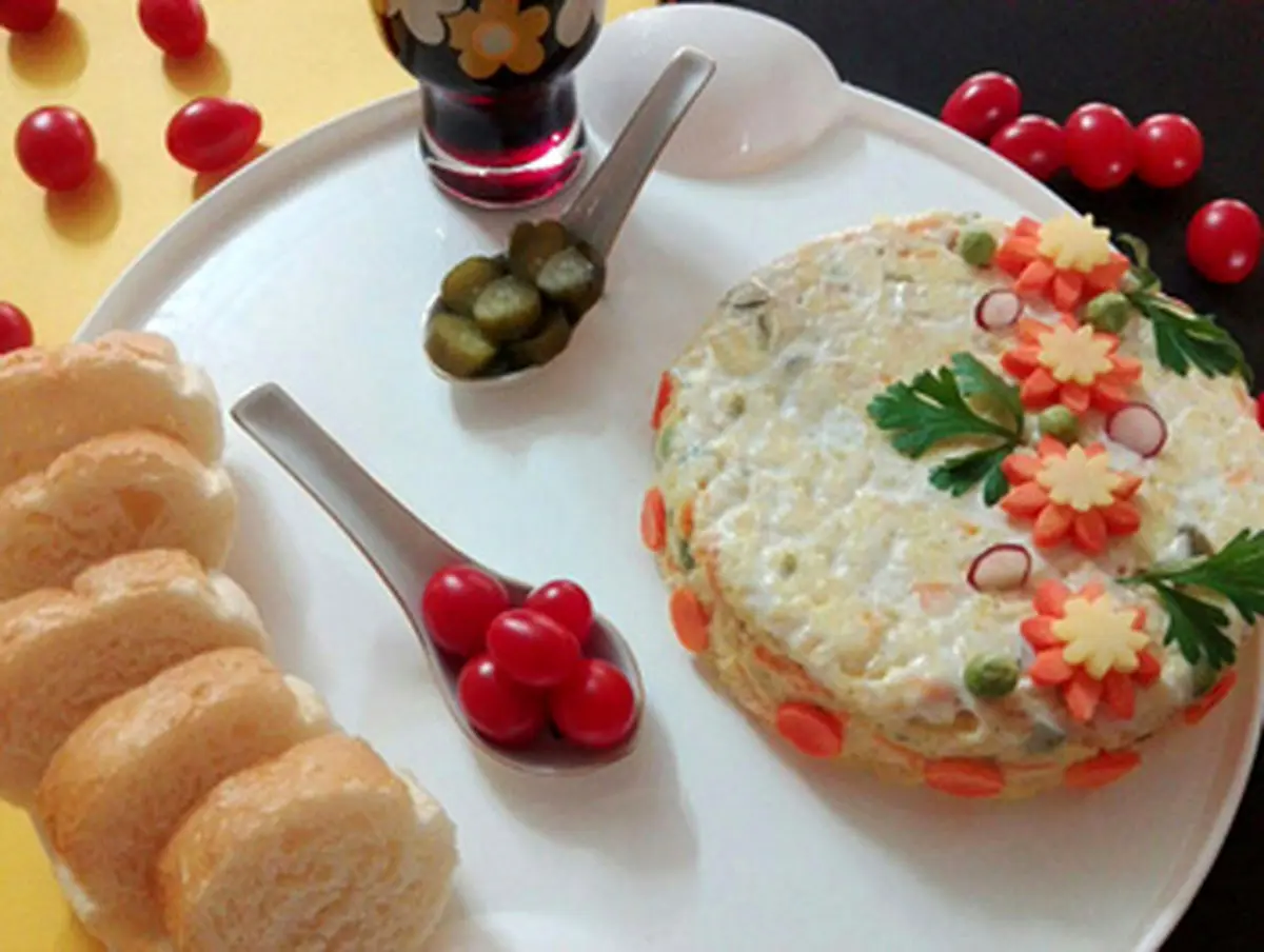 ایده‌های زیبا برای تزیین سالاد الویه