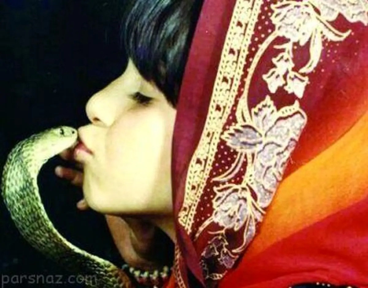 این دختر ایرانی 11 بار مار افعی را بوسیده است +عکس