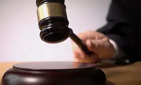 وقتی متهم متوجه می‌شود قاضی در گذشته همکلاسی اش بوده است + فیلم