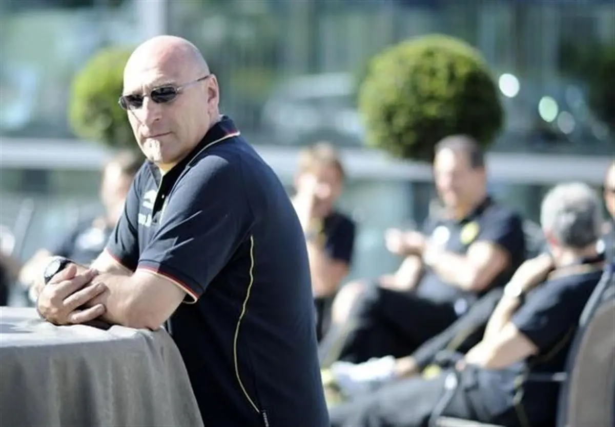 یک افسر پلیس محافظ ویلموتس در تیم ملی است