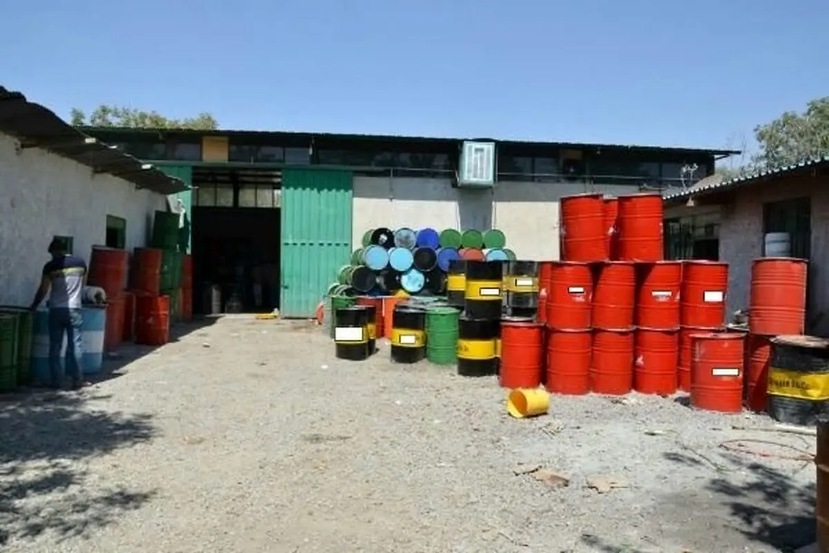 چهار انبار بزرگ احتکار روغن‌موتور در زنجان کشف شد