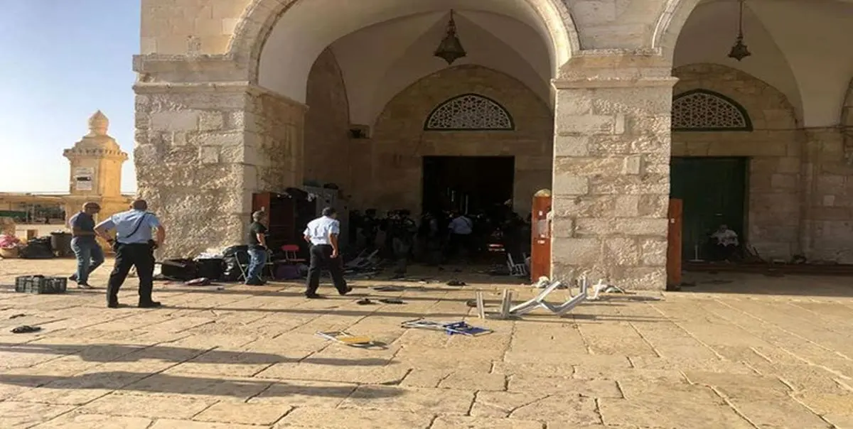 تعرض نظامیان صهیونیست به نمازگزاران فلسطینی در مسجدالاقصی