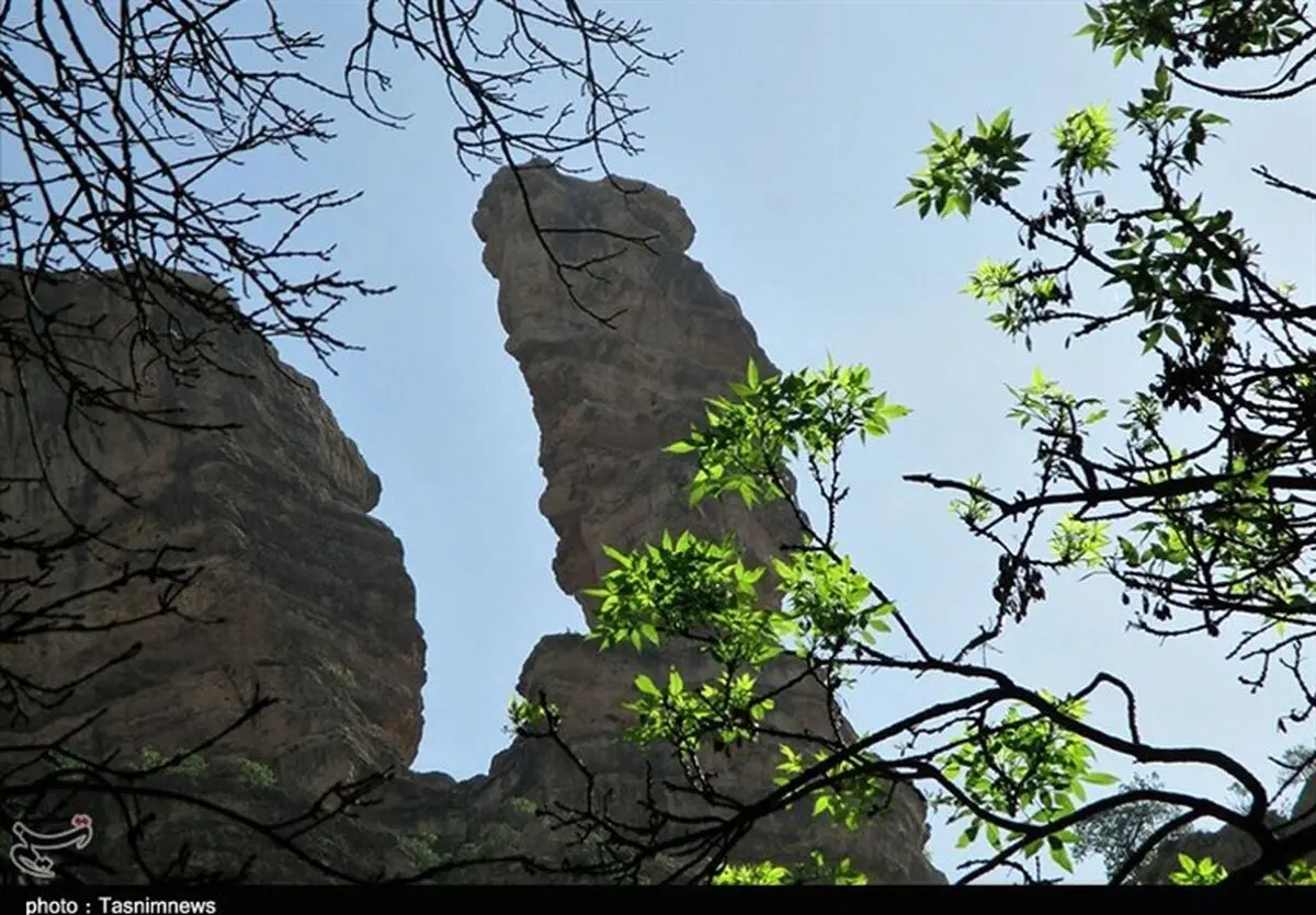 سقوط گردشگر از ارتفاعات تنگه شیرز؛ مصدوم به خرم‌آباد اعزام شد