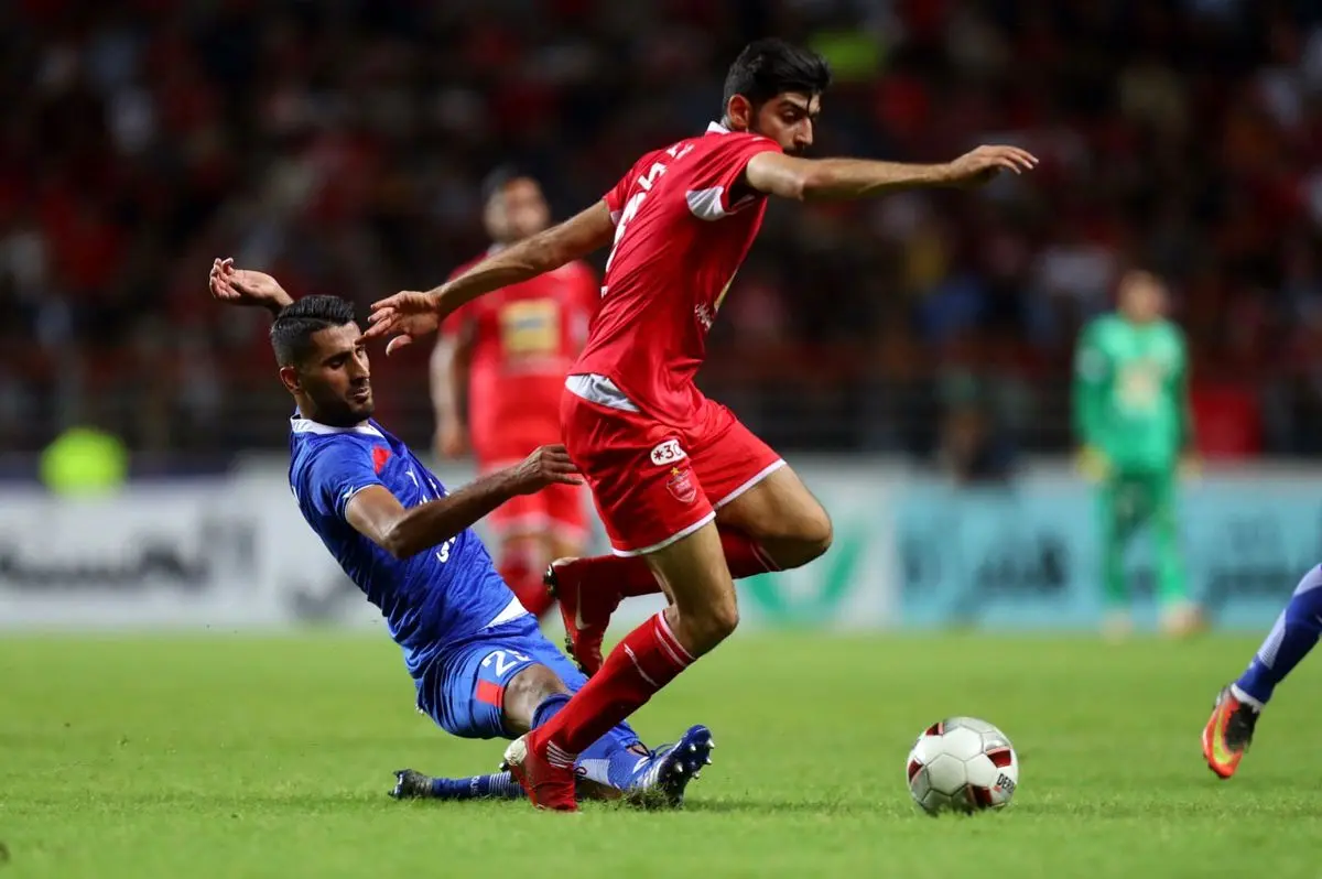 لحظه بالا بردن جام حذفی توسط سید جلال حسینی