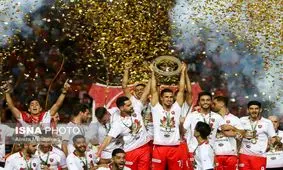 گزارش تصویری لحظه بالابردن جام حذفی توسط بازیکنان پرسپولیس