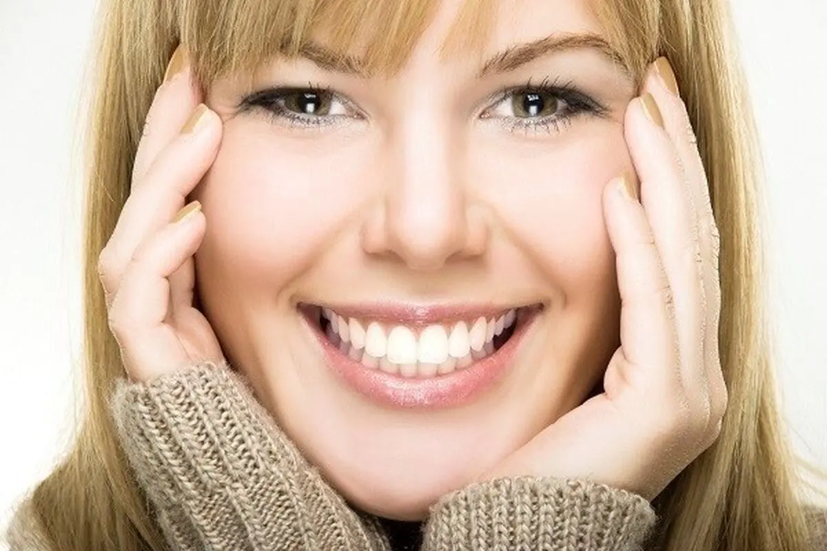 چگونه لبخند بزنیم؟ ۱۳ اصل مهم برای داشتن لبخندی زیبا