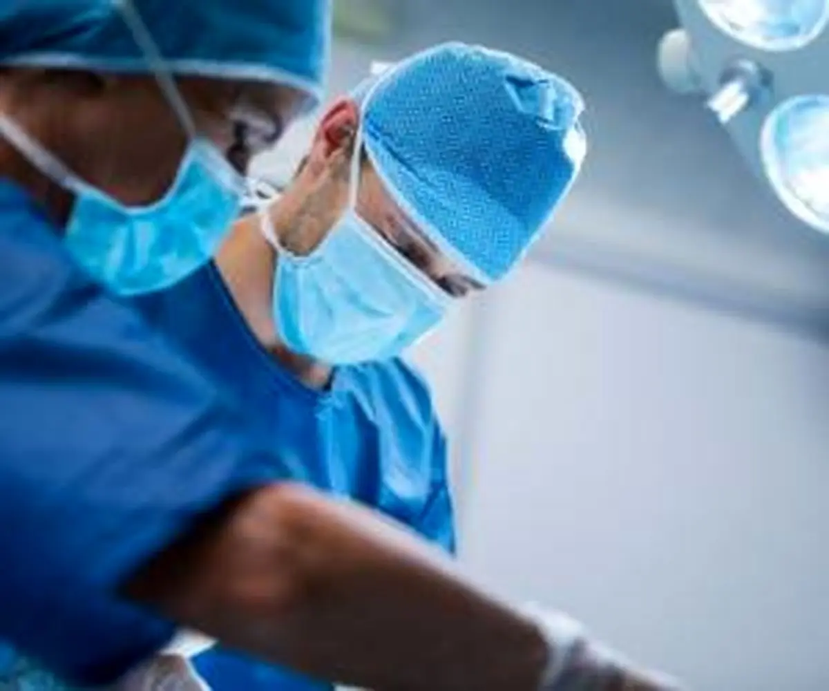 خارج کردن غول مویی 10 ساله از شکم دختر نوجوان + عکس