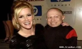 ازدواج مردی 80 سانتی با یک زن زیبای 188 سانتی +عکس