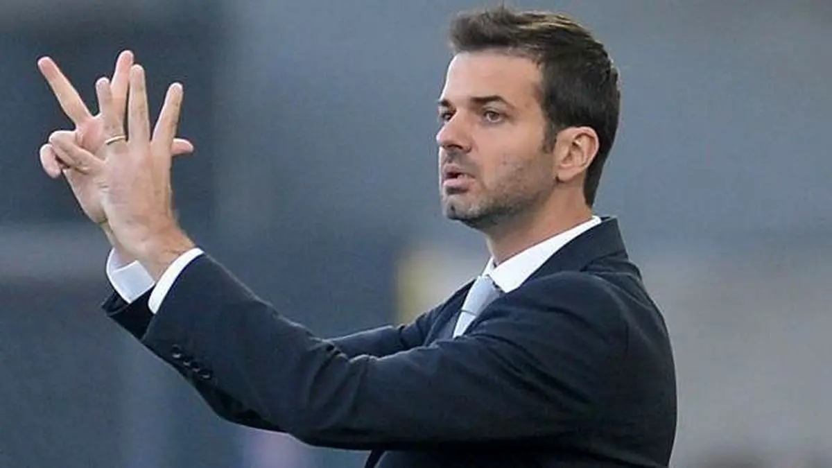 استراماچونی: هیچ اصراری به حفظ نفرات بالای ۳۰ سال نکنید