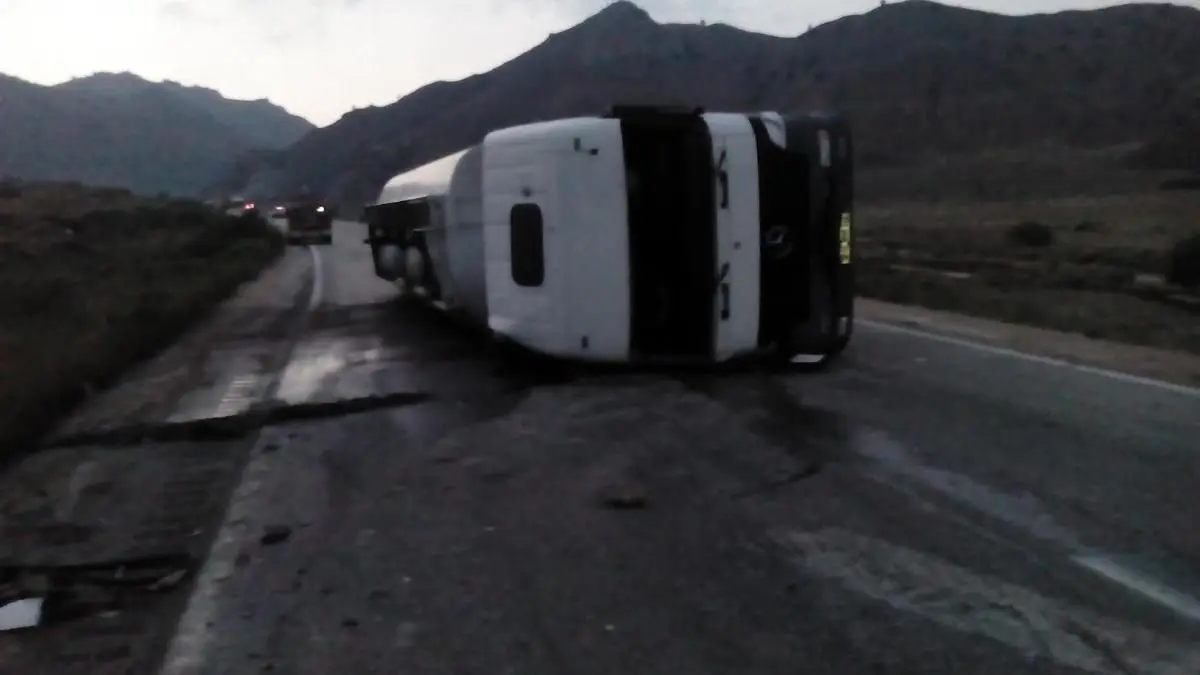 واژگونی تانکر حامل سوخت نفت در کمربندی شرقی