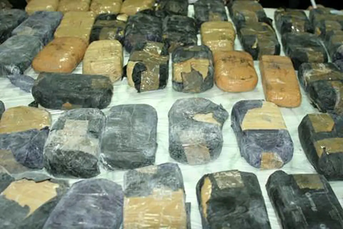 کشف 45 کیلوگرم مواد مخدر از باک اتوبوس در اردستان