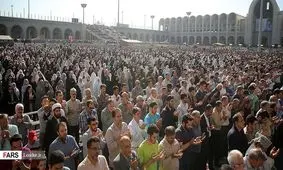 حاشیه‌نگاری از نماز عید| نفسِ راحتِ «صف اول‌نشینان» در غیاب مطیعی/ آقازاده‌‌ای که در جایگاه ویژه مسؤولان نشست