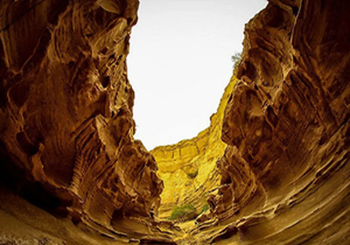 تنگه ای شگفت انگیز با ظاهری عجیب در جزیره قشم + فیلم