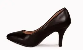 اعتراض زنان ژاپنی علیه کفش پاشنه بلند