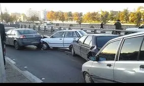 تصادف زنجیره ای در محور نجف آباد ۶ مصدوم برجا گذاشت
