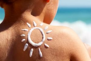 درمان‌های فوری و خانگی آفتاب سوختگی +عوارض خطرناک برنزه کردن پوست