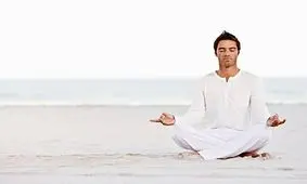 یوگا؛ معجزه‌ای برای درمان درد زانو + راه‌های پیشگیری و درمان