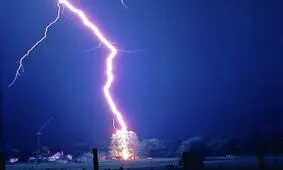 صاعقه جان 2 نفر را در کرمانشاه گرفت