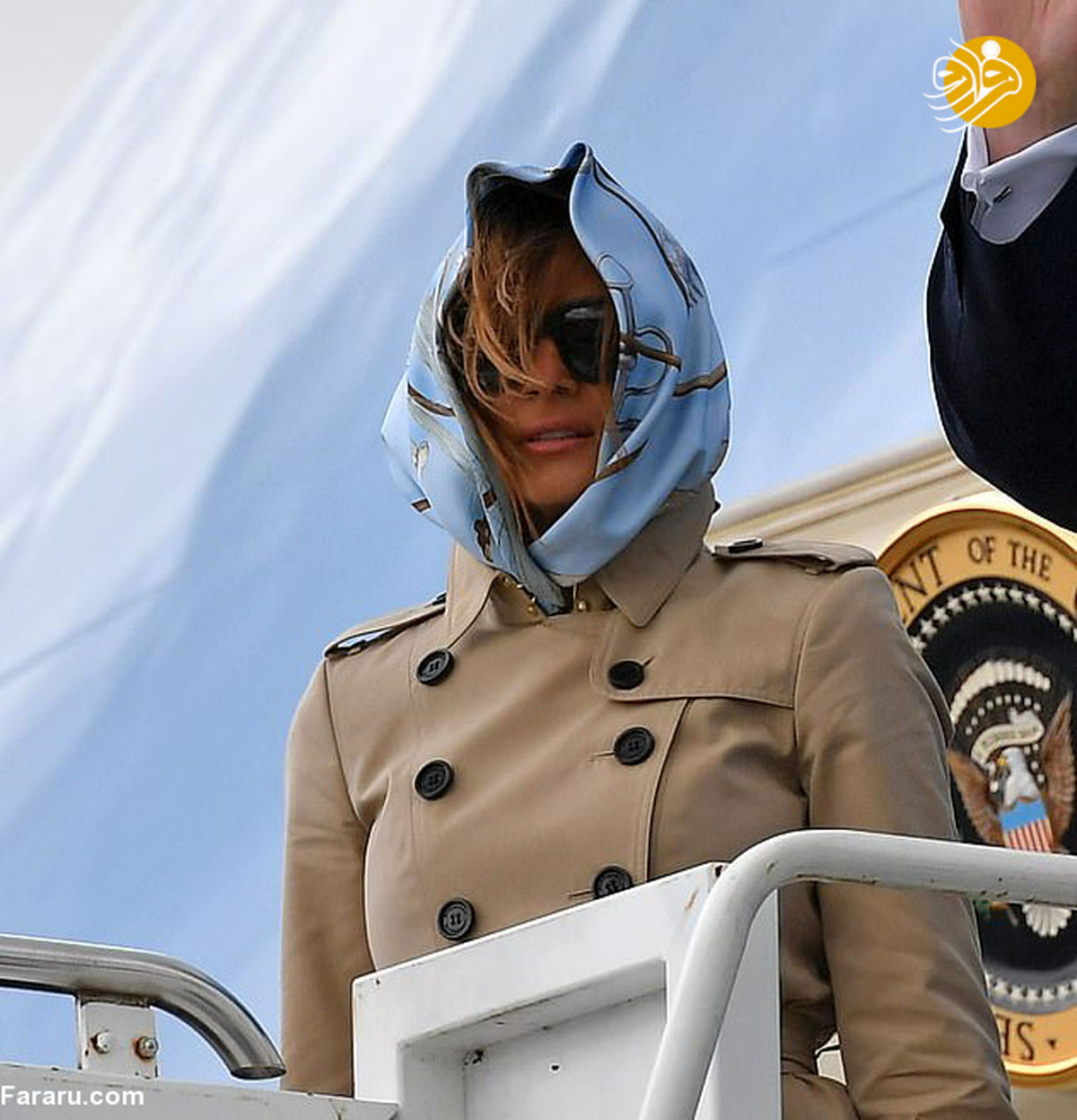 ملانیا ترامپ روسری سر کرد!+ تصاویر