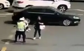 تلاش فداکارانه پلیس برای نجات جان دختربچه +فیلم