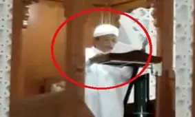 لحظه مرگ امام جماعت حین سخنرانی روی منبر +فیلم