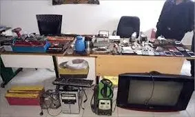 دستگیری مالخر ضبط و باندی که پنل ها را در کولر منزلش مخفی می کرد+فیلم