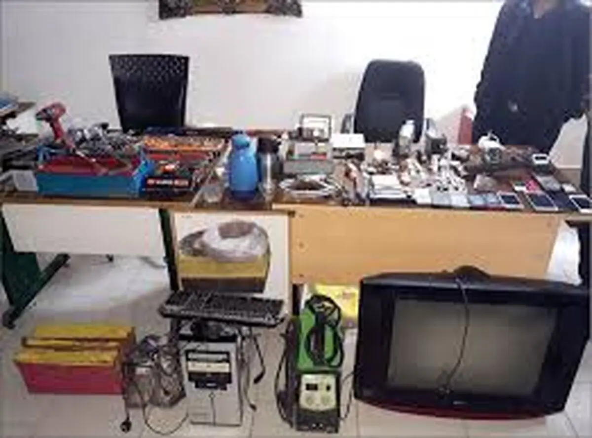 دستگیری مالخر ضبط و باندی که پنل ها را در کولر منزلش مخفی می کرد+فیلم