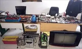 دستگیری مالخر ضبط و باندی که پنل ها را در کولر منزلش مخفی می کرد+فیلم