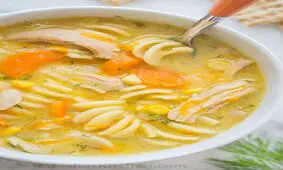 طرز تهیه سوپ جوجه و نودل خامه‌ای