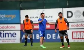 آقاجانیان در چهار راه دستیاری ویلموتس و سرمربیگری ۳ تیم لیگ برتری