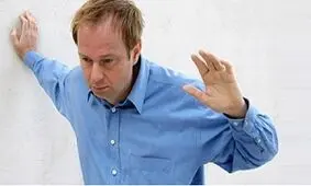 چرا گاهی اوقات هنگام بلند شدن دچار سرگیجه می‌شویم؟