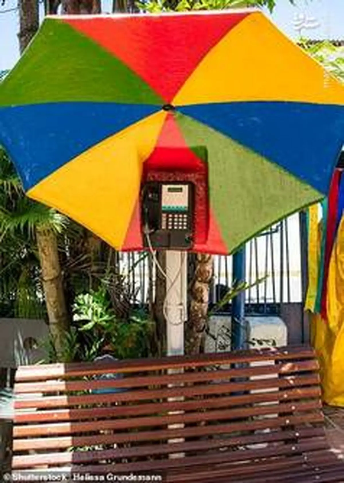 زیباترین و خاص‌ترین تلفن‌های عمومی دنیا + تصاویر