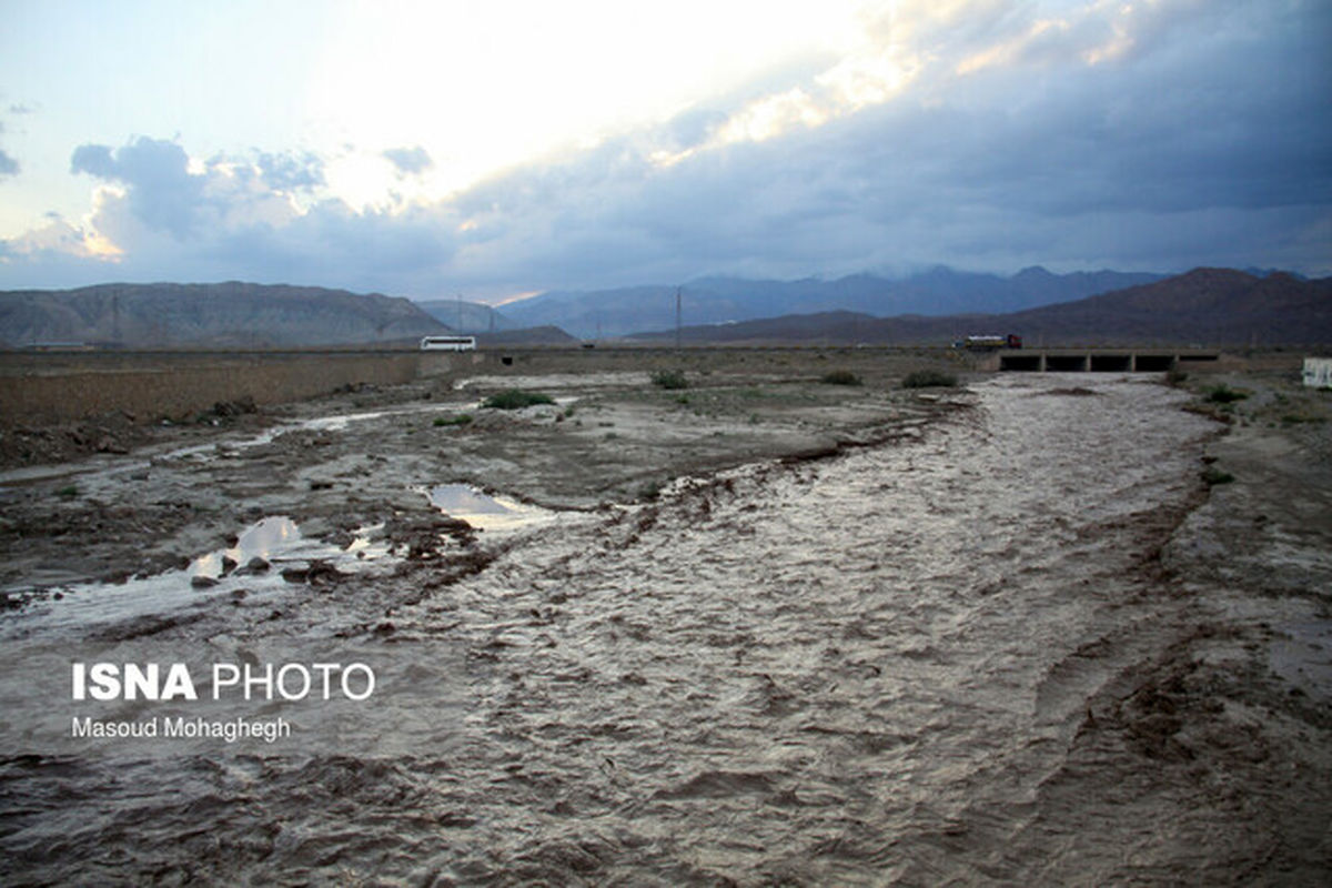 وقوع سیل در مناطق شرقی شهرستان اصفهان