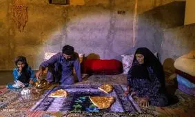 ساده ترین افطار پای سفره محرومان