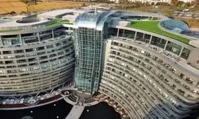 هتل زیردریایی شگفت انگیز با 16 طبقه زیر زمین