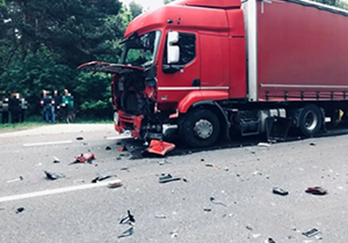 حادثه آفرینی راننده سواری برای سه تریلی + فیلم