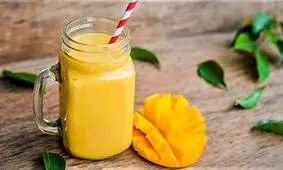 طرز تهیه یک نوشیدنی خنک و خوشمزه با انبه