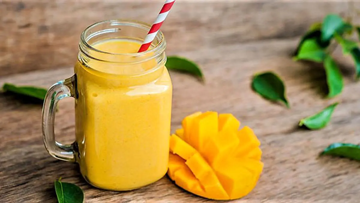 طرز تهیه یک نوشیدنی خنک و خوشمزه با انبه