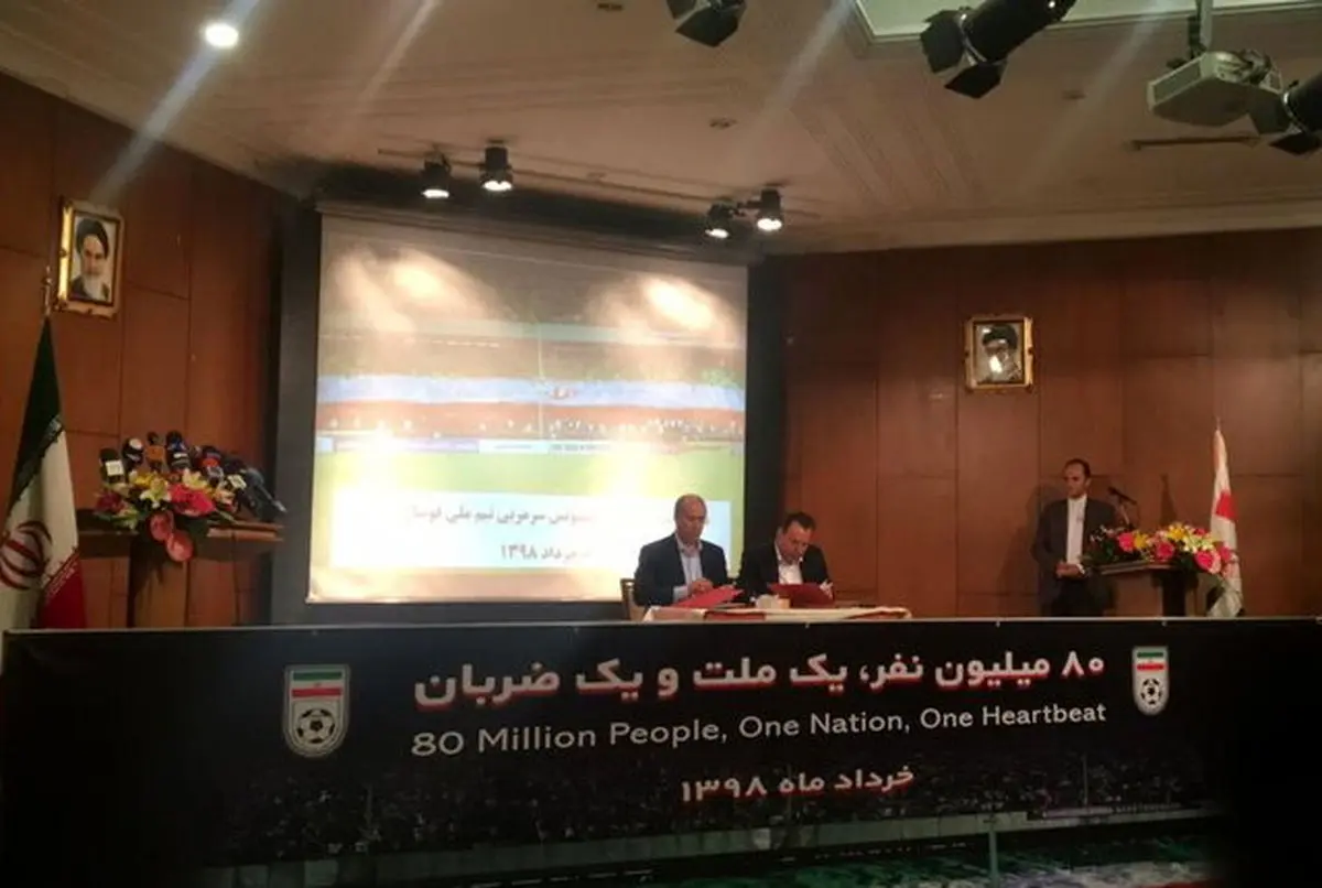 ویلموتس به طور رسمی با تیم ملی قرارداد بست