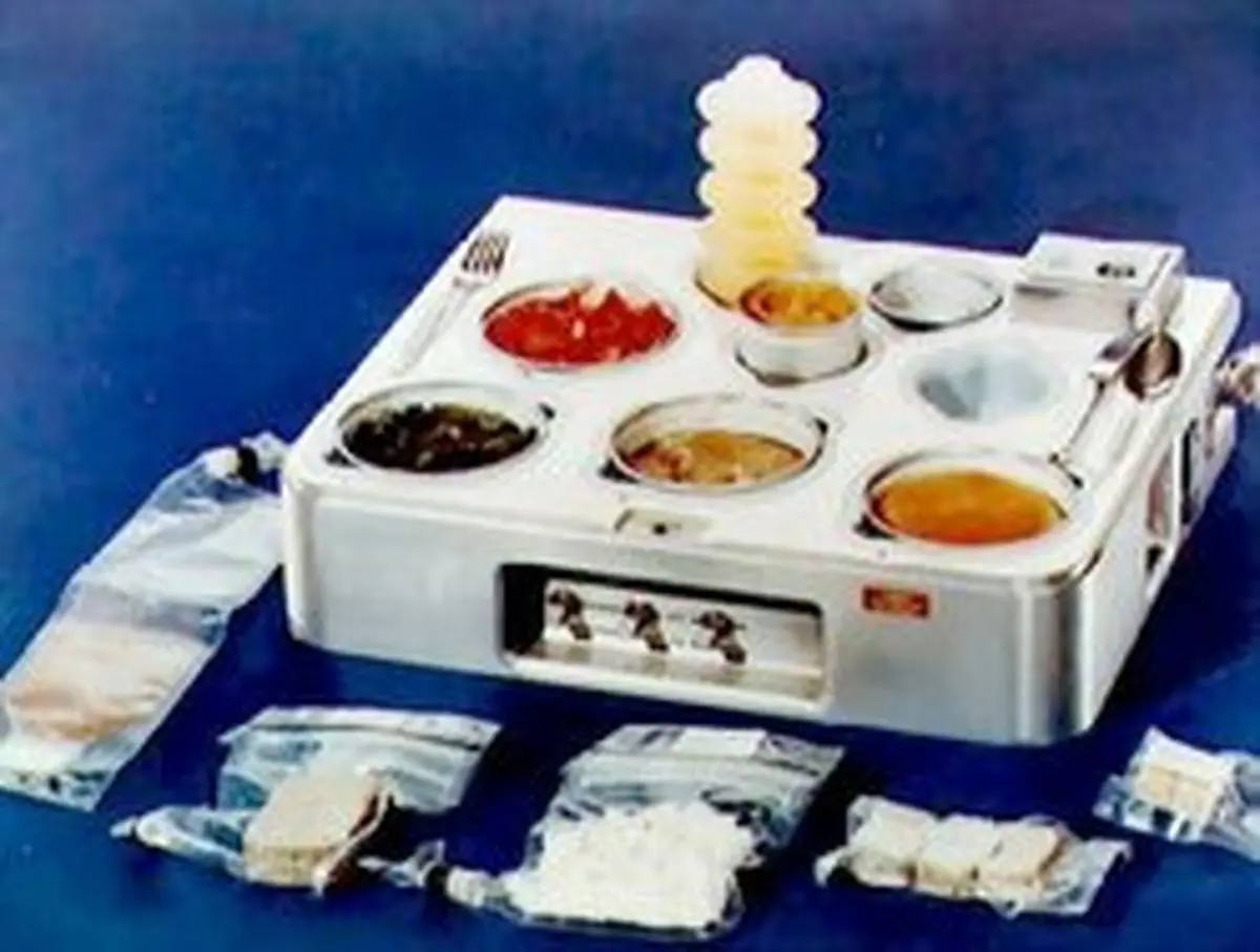 آداب غذا خوردن در فضا+عکس