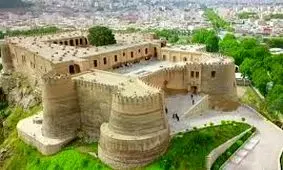 تصویری از قلعه فلک الافلاک در زمان قاجار