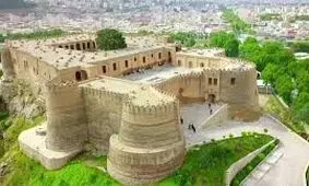 تصویری از قلعه فلک الافلاک در زمان قاجار