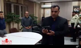 واکنش یک وکیل دادگستری به نمایش اسلحه نجفی توسط خبرنگار+عکس