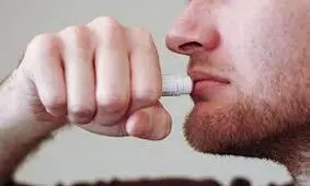 به لب‌ها زبان نزنید
