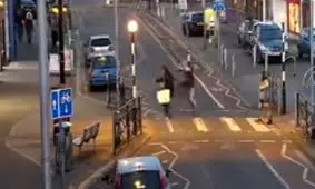 صحنه زشتی که زوج جوان انگلیسی در خیابان رقم زدند! +فیلم