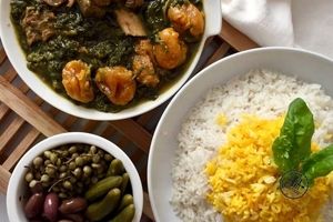 طرز تهیه خورشت آلو اسفناج با گوشت