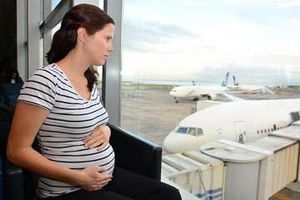 مسافرت هوایی در بارداری، برم یا نه؟