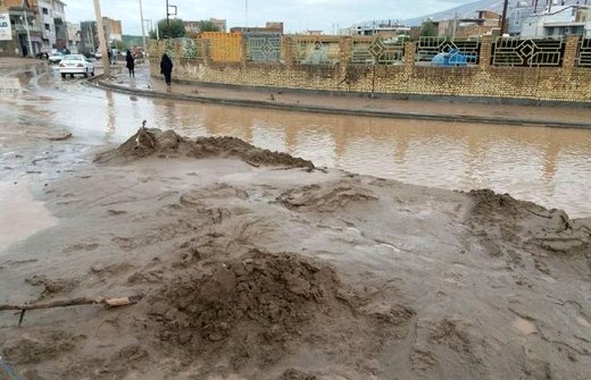 جاری شدن سیلاب در برخی مناطق مهدیشهر