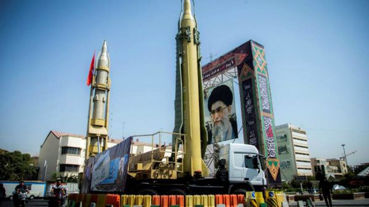مهمترین موشکهای ایران را بشناسید/ از موشک بالستیک سجیل با برد 2 هزار کیلومتر تا موشک ضد تانک توفان + جدول